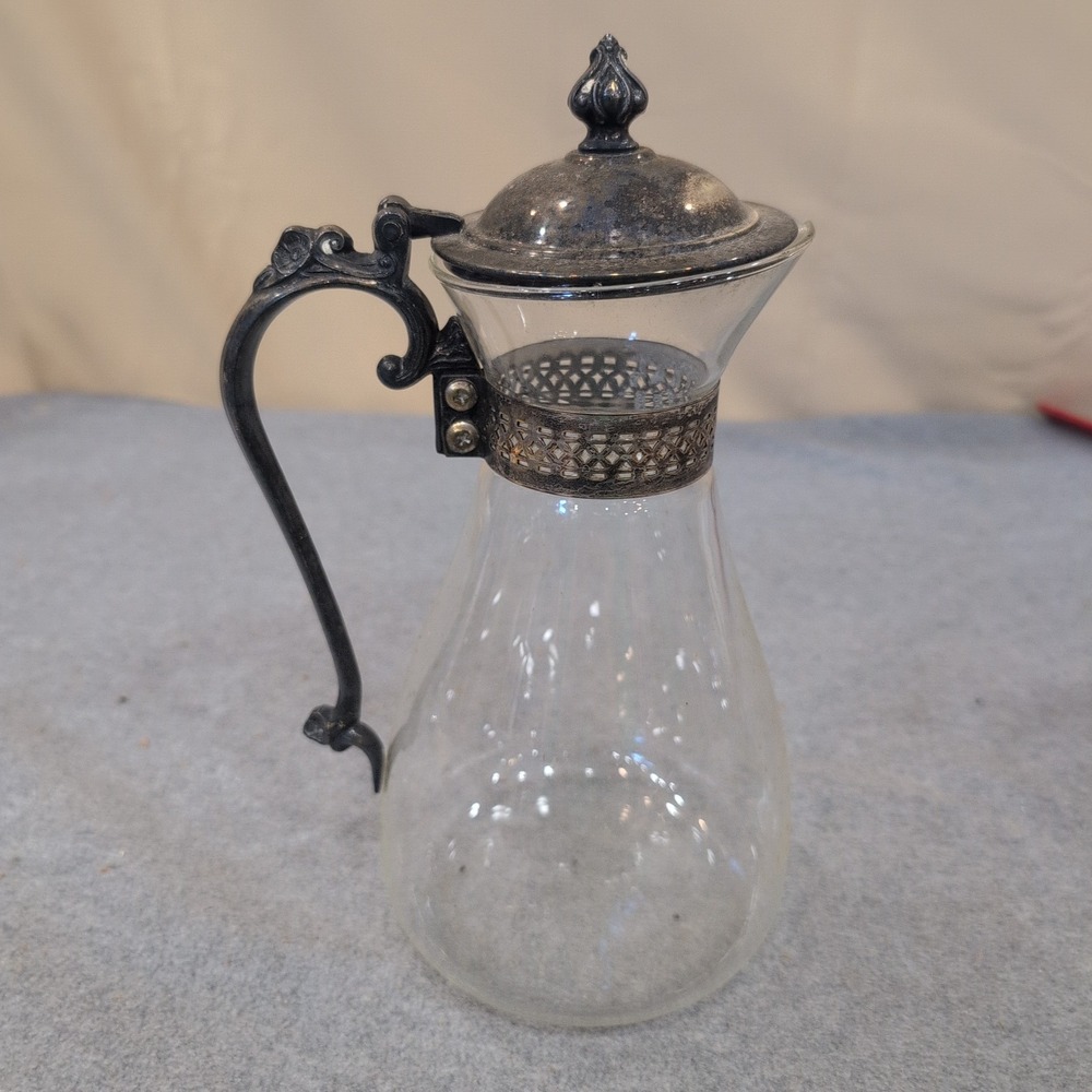 Sheridan Silver Plated Glass Carafe with Ornate Warming Stand Vintage Beverage - Picture 7 of 9